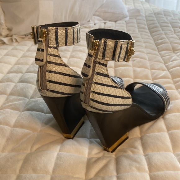 VGUC Tory Burch, Navy and White, wedge high heel. - Picture 4 of 9